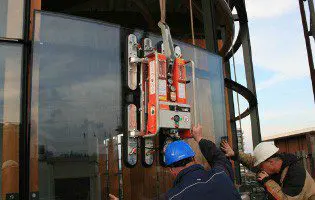 chwytaki do szyb i szkła giętego